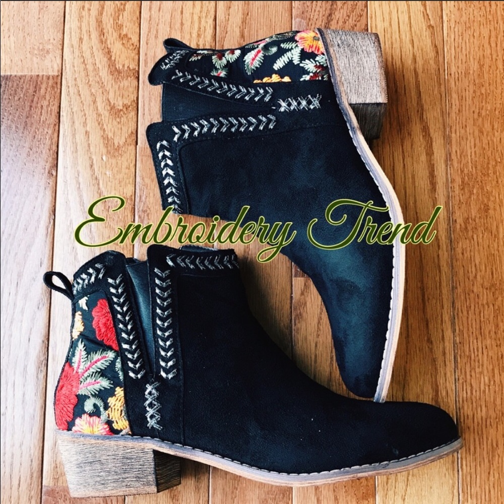 Bootie - Embroilered Beauties size 8.